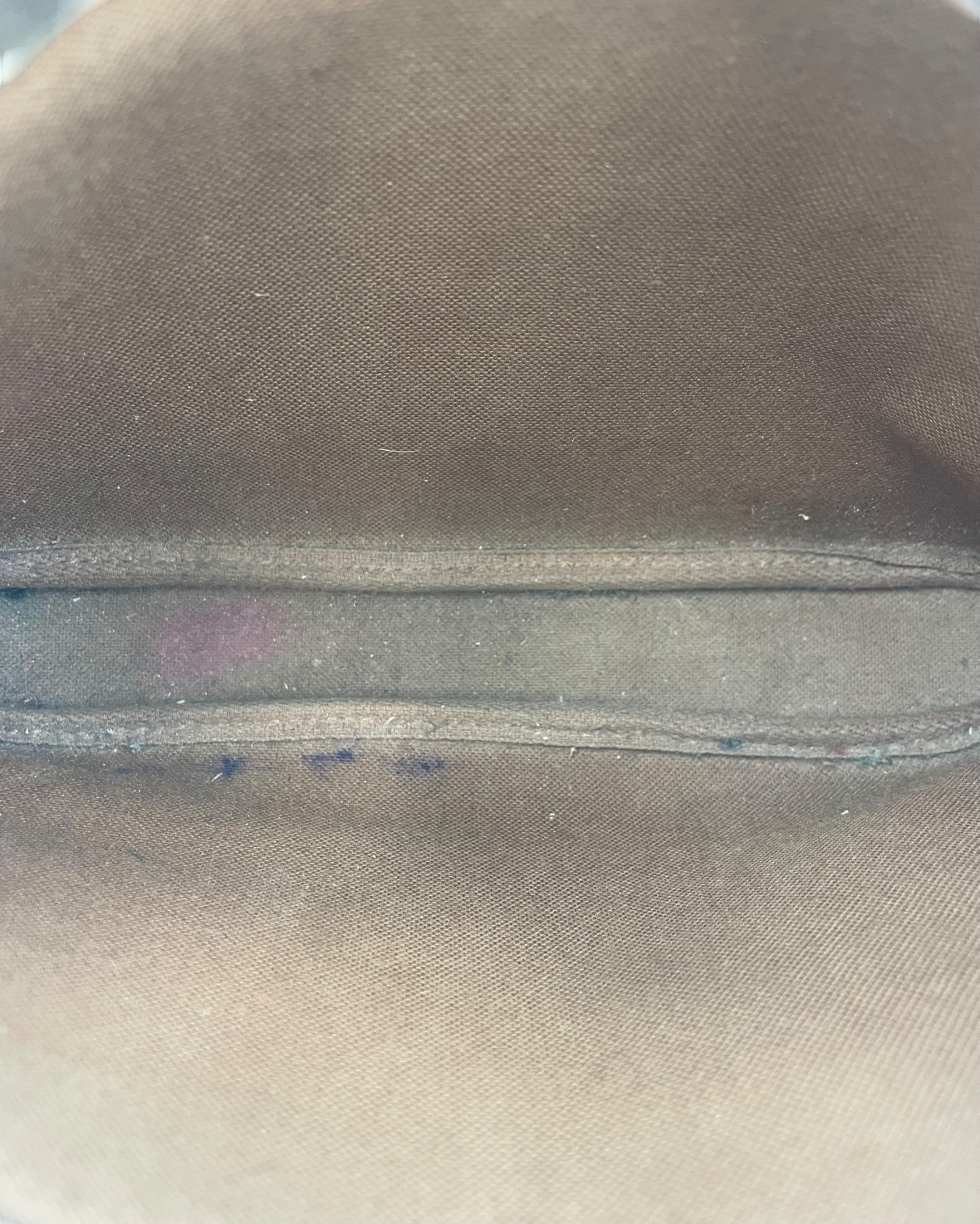 Louis Vuitton sac pochette porté épaule