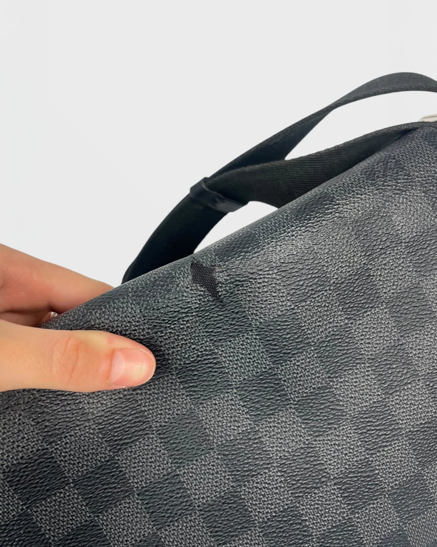 Louis Vuitton damier sacoche