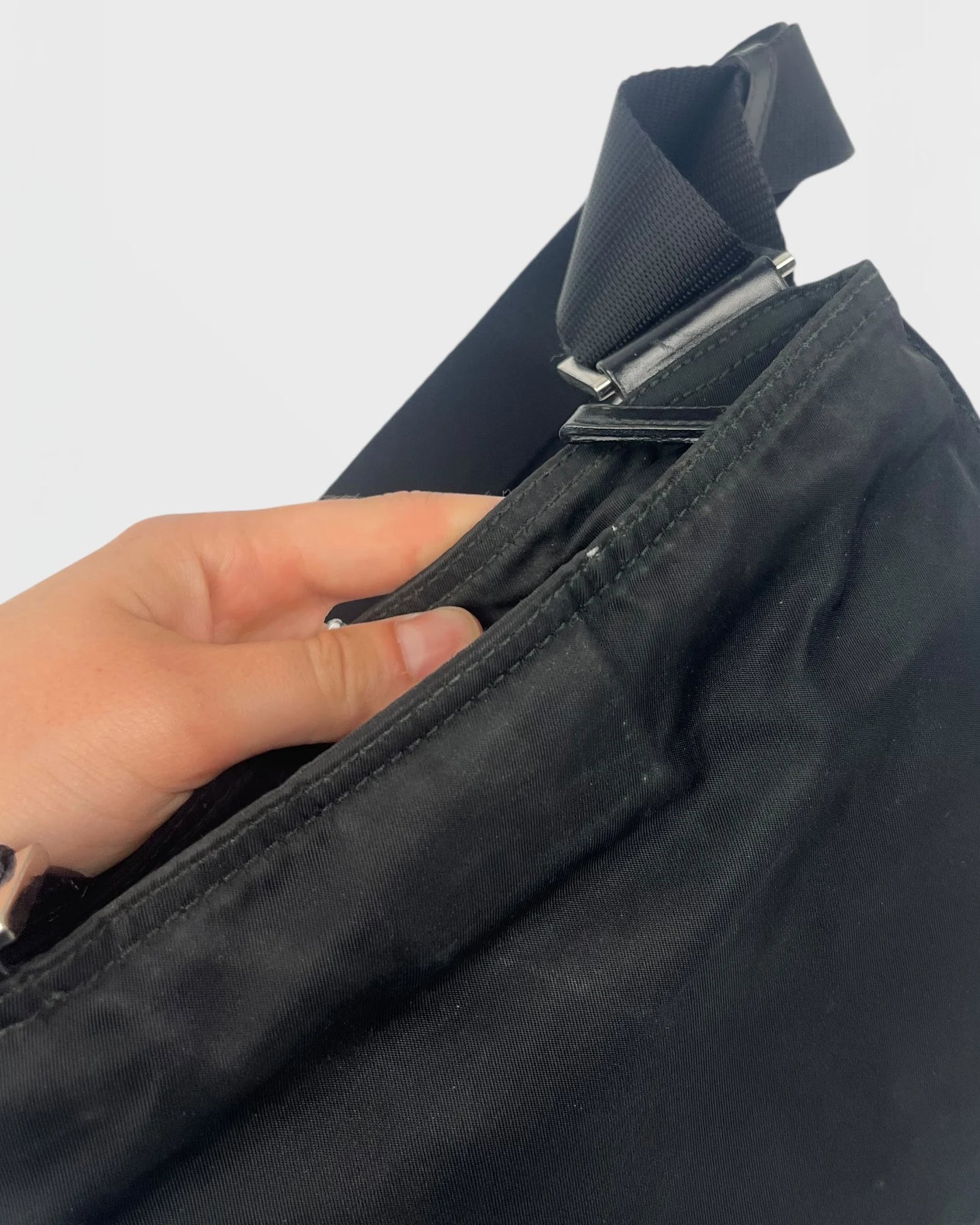 Prada sacoche nylon flat
