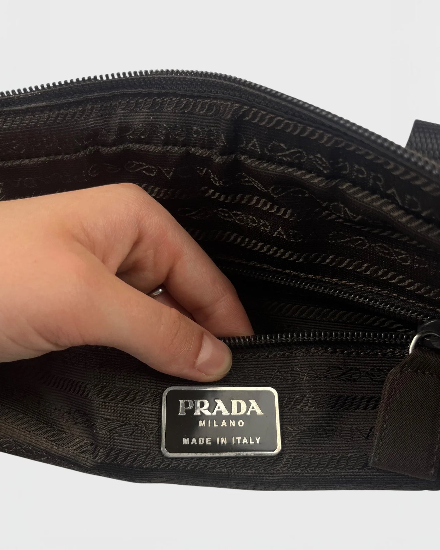 Prada sacoche nylon flat