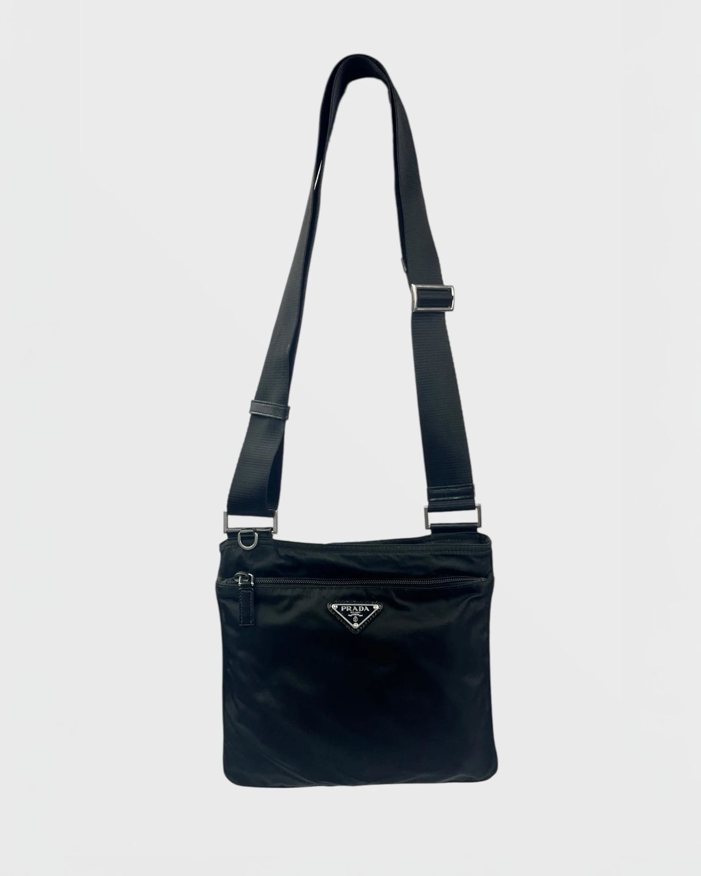 Prada sacoche nylon flat
