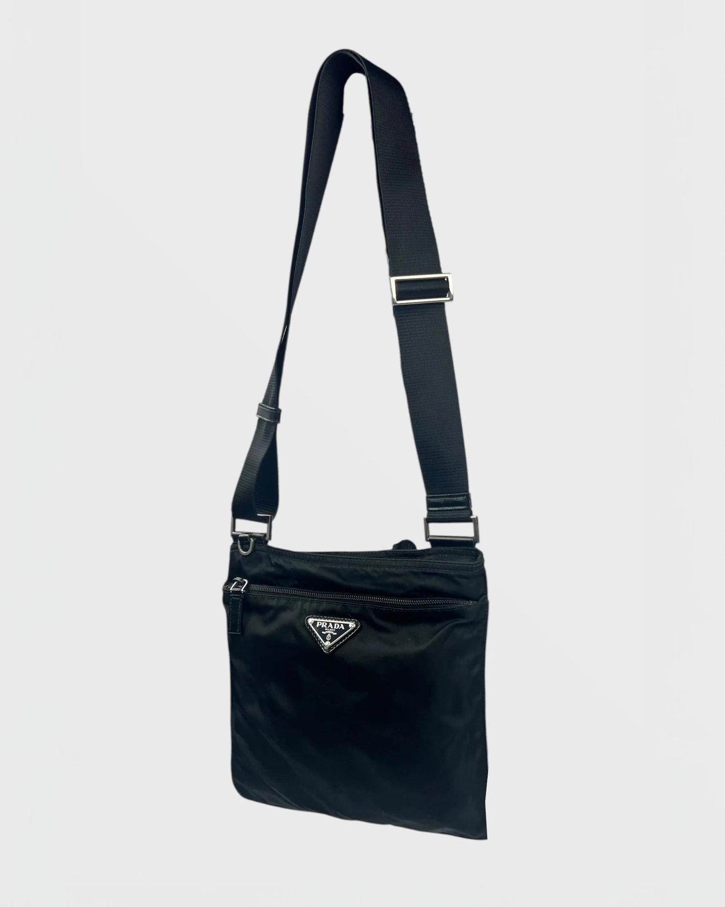 Prada sacoche nylon flat