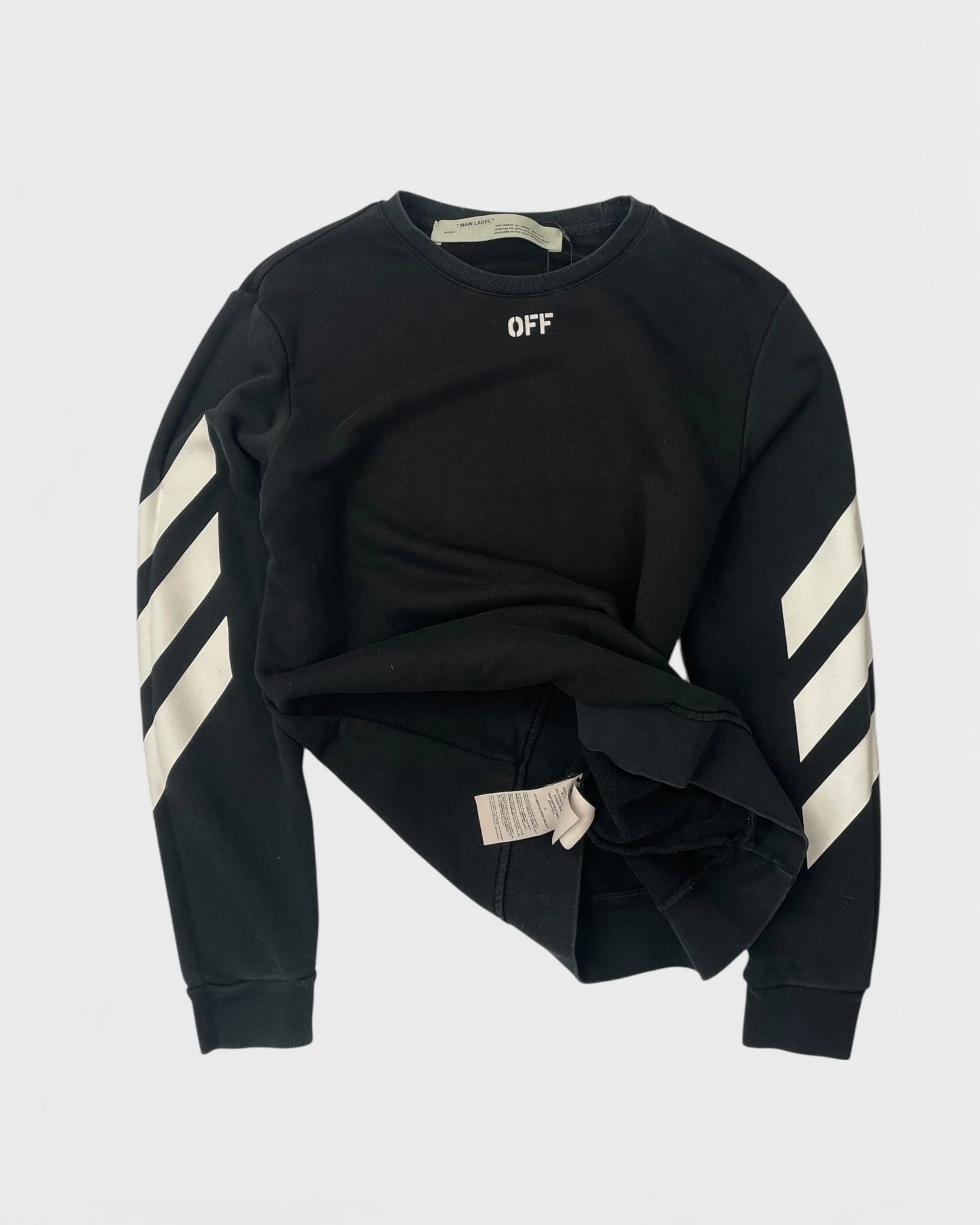 Off-white pull