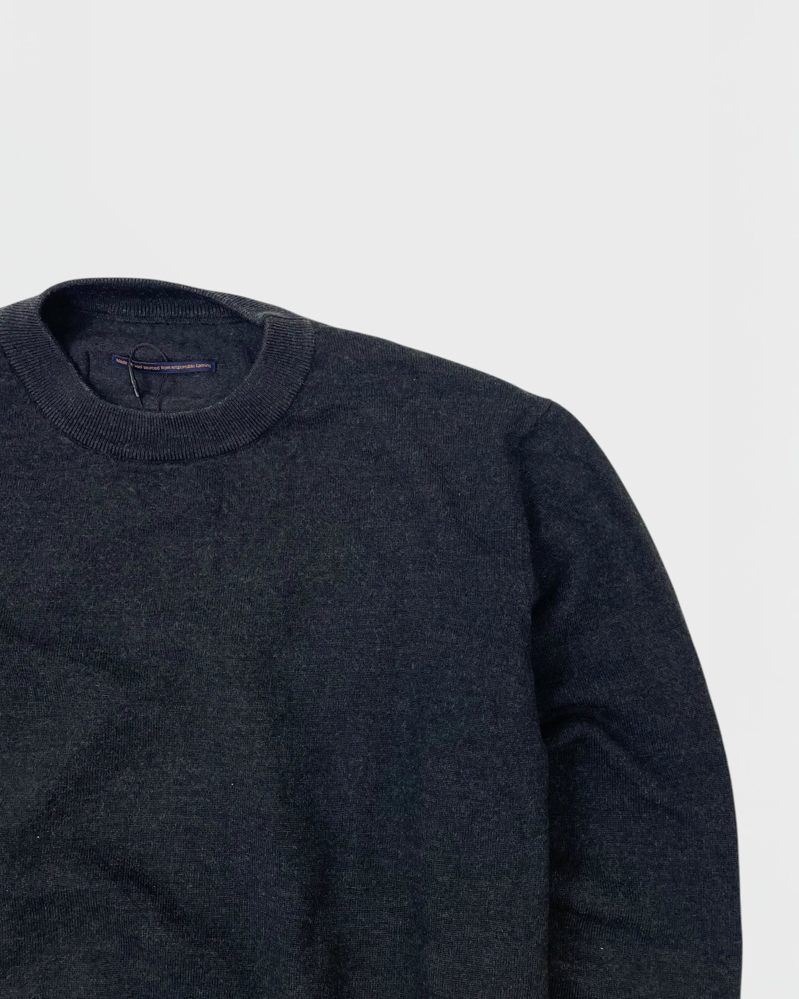 Louis Vuitton pull uniform