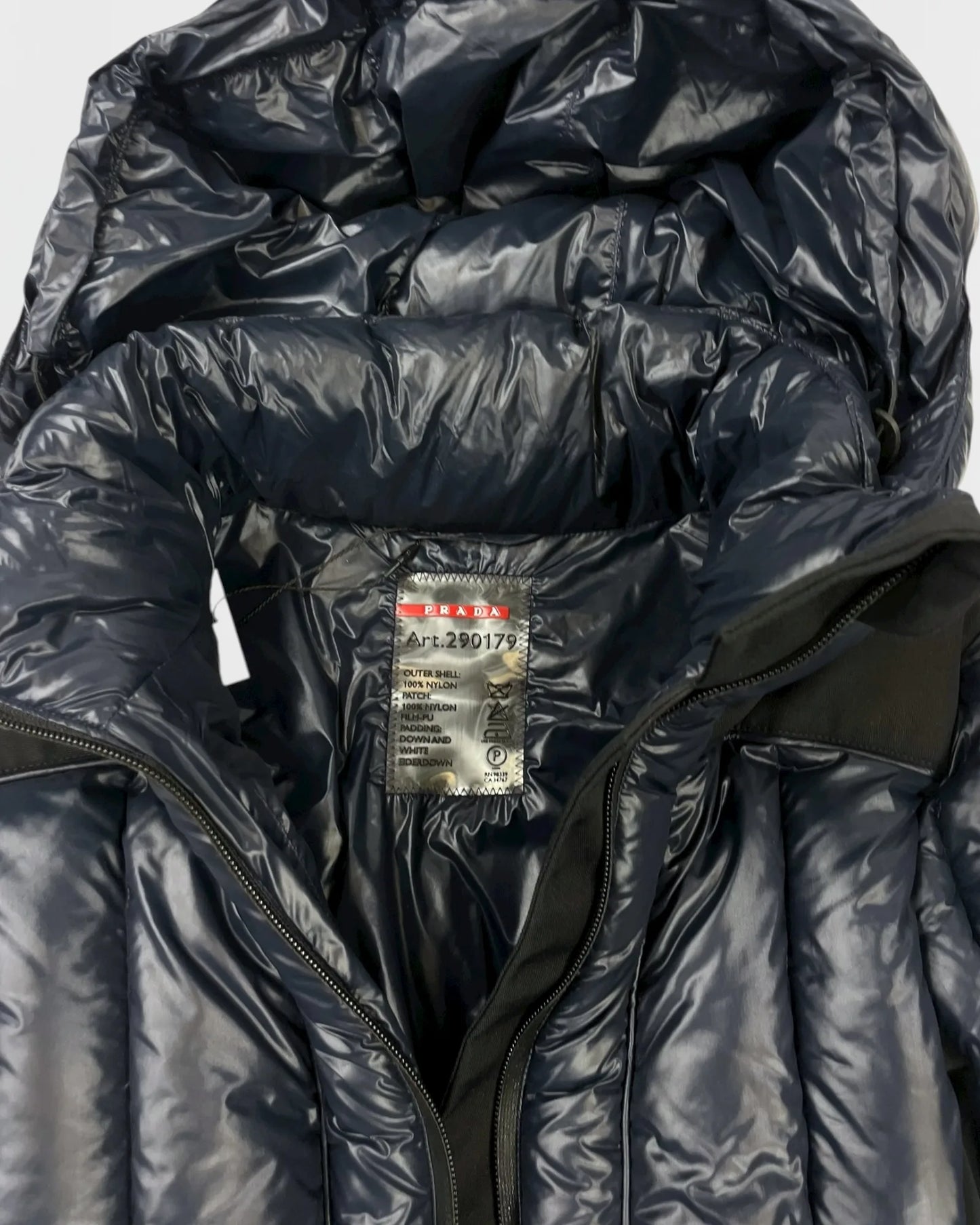Prada doudoune triangle