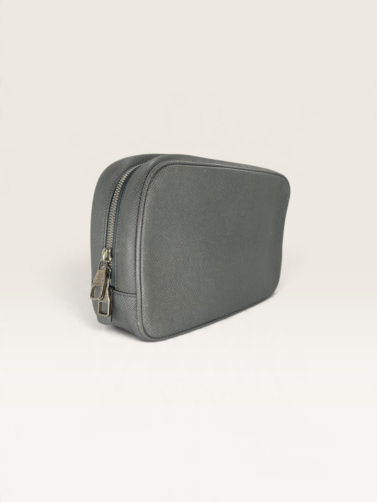 Louis Vuitton Pochette Cuir Tayga Toiletery