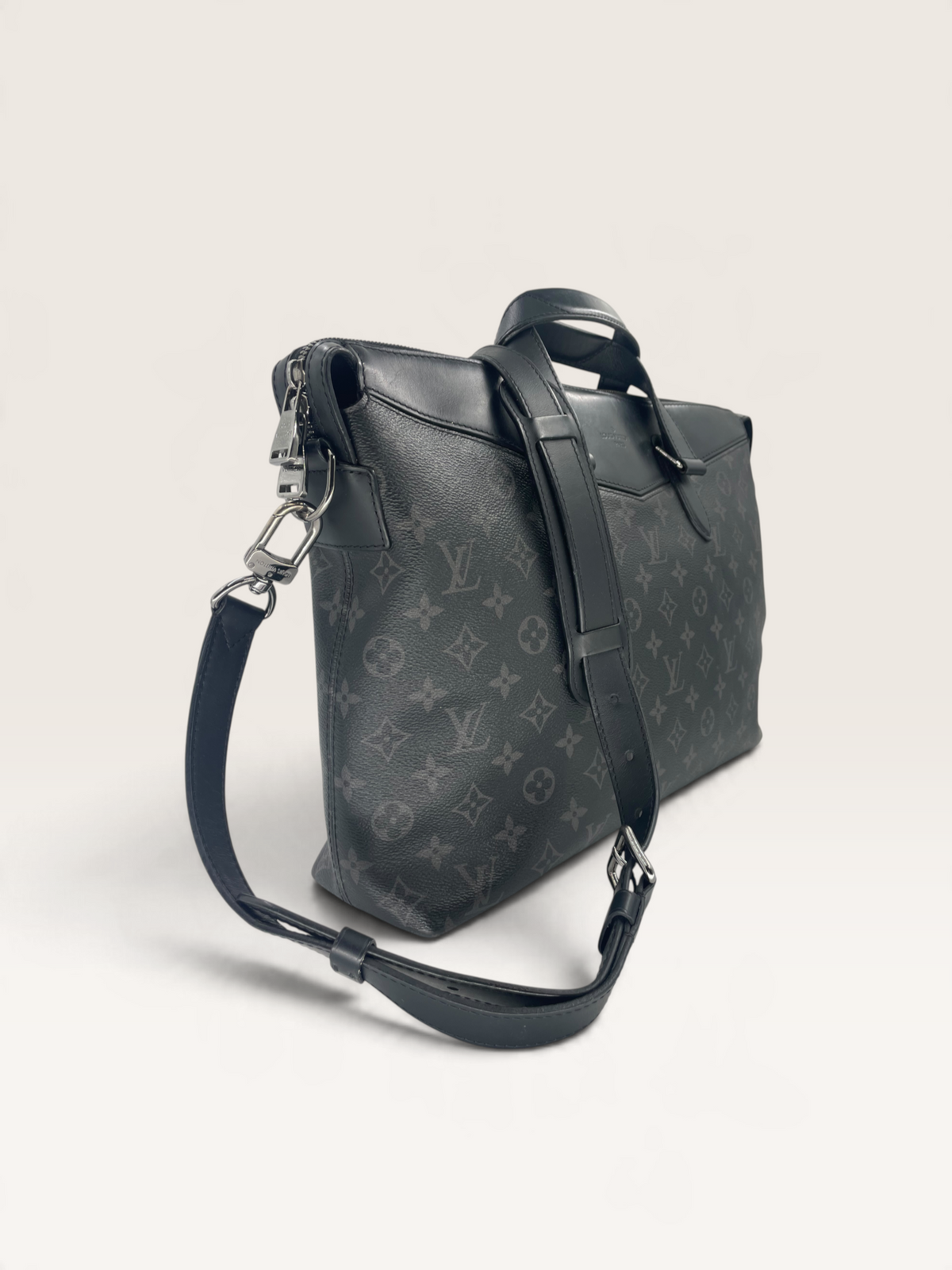 Louis Vuitton Explorer monogramme éclipse sac 48h