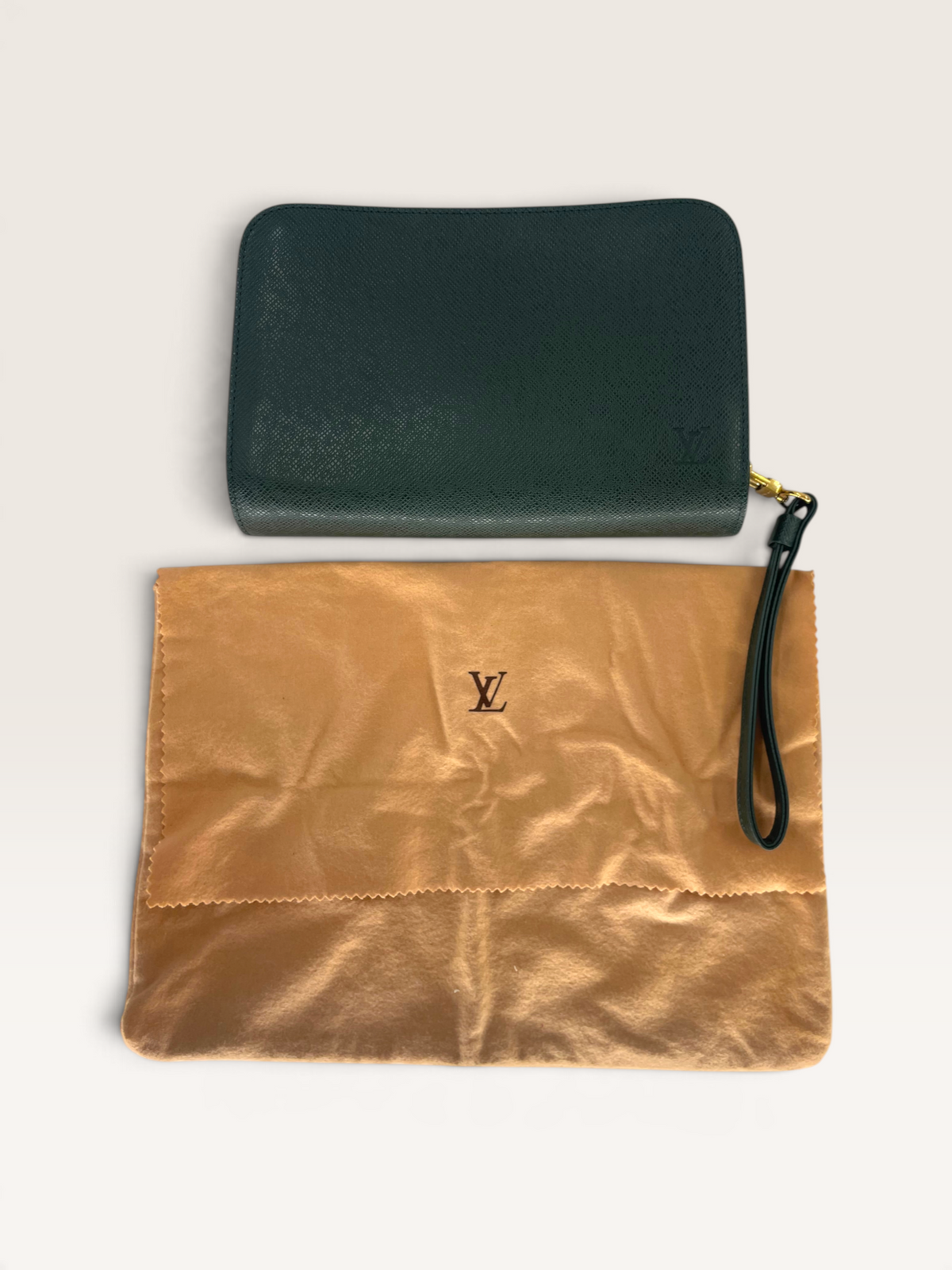 Louis Vuitton pochette Taiga dragonne + dustbag