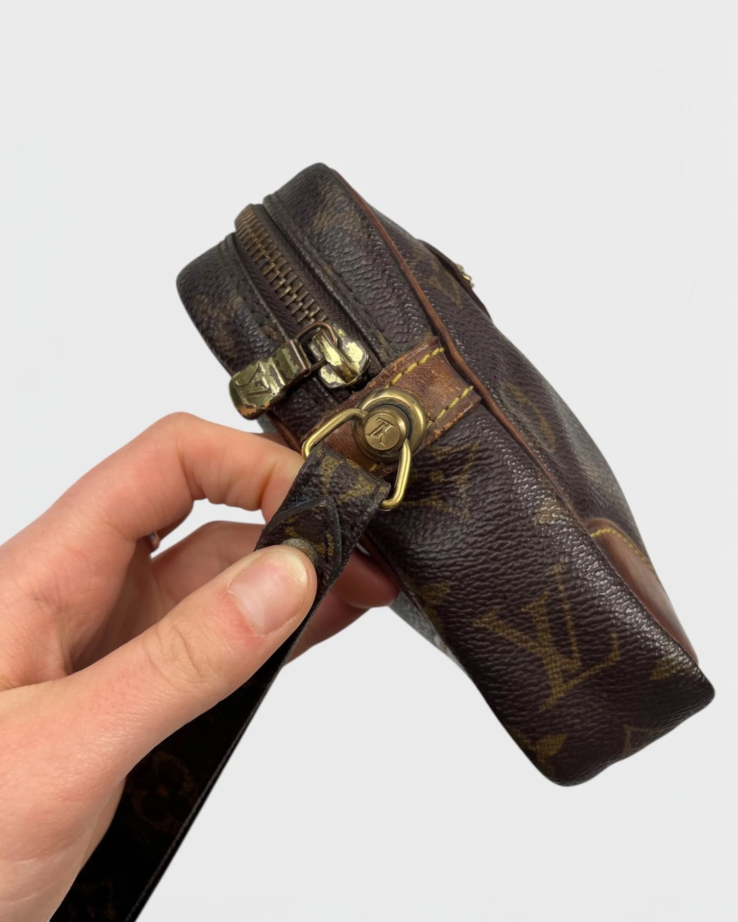 Louis Vuitton pochette dragonne