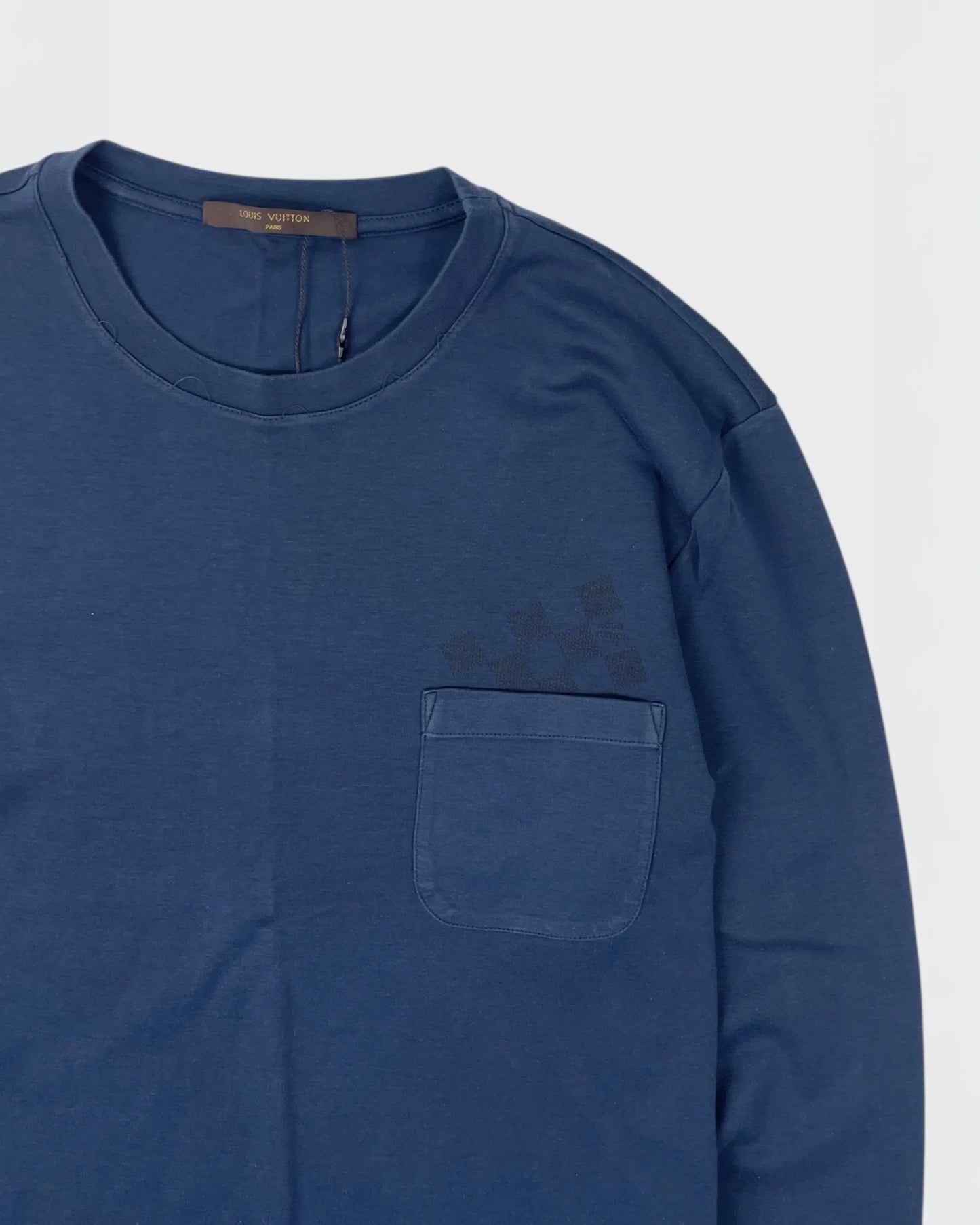 Louis Vuitton sleeve monogramme