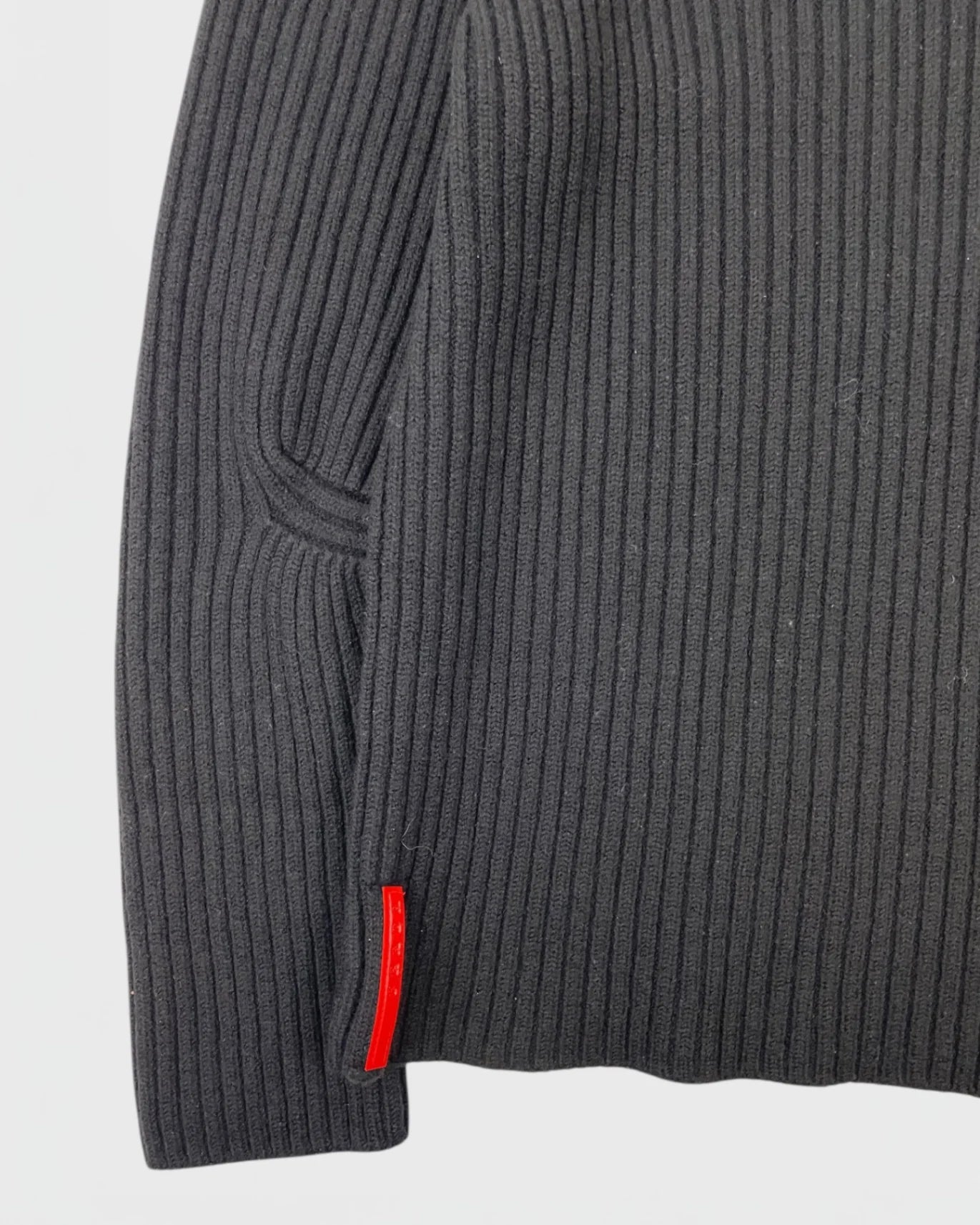 Prada pull