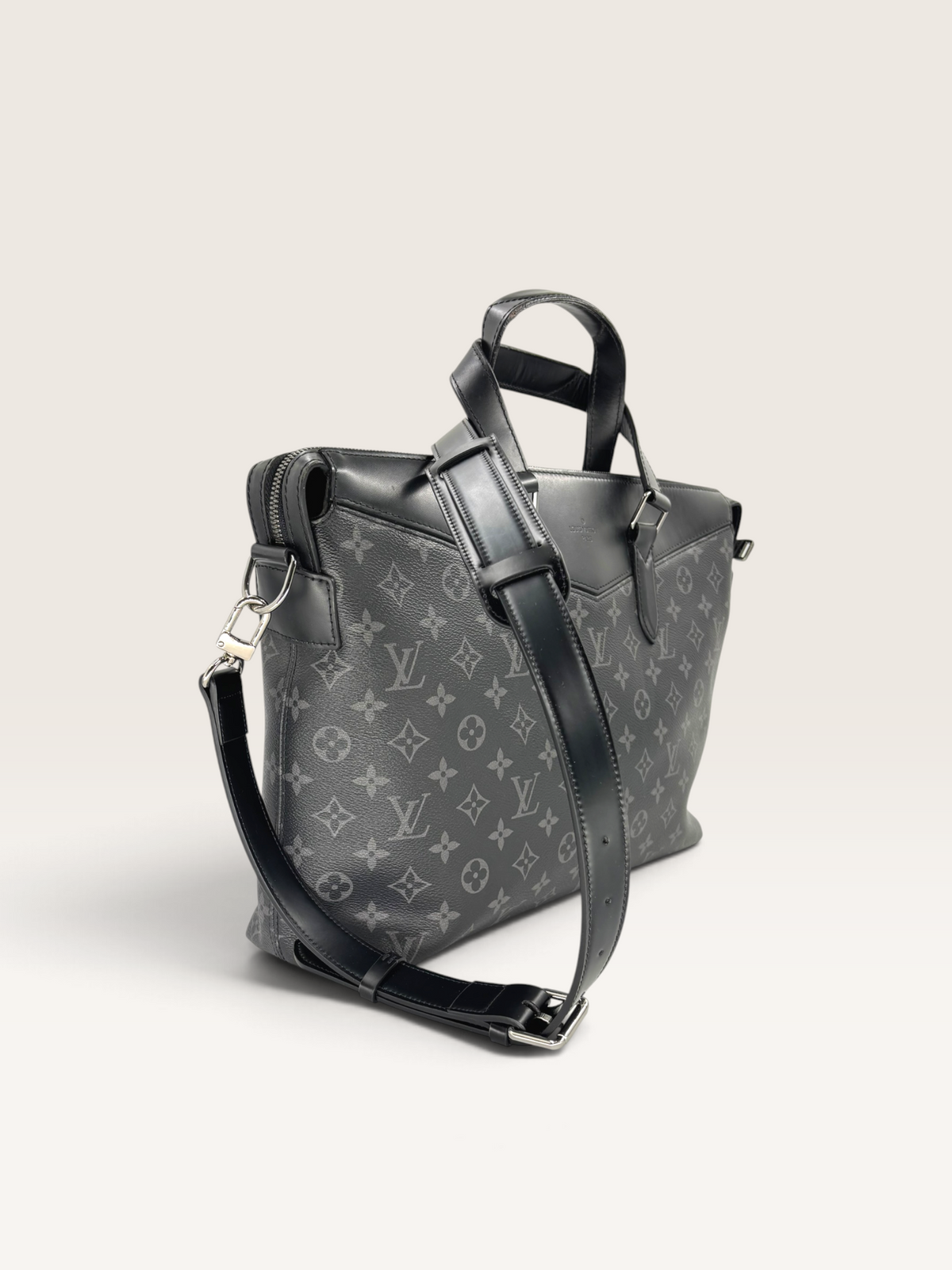 Louis Vuitton 48h explorer porte document bandoulière