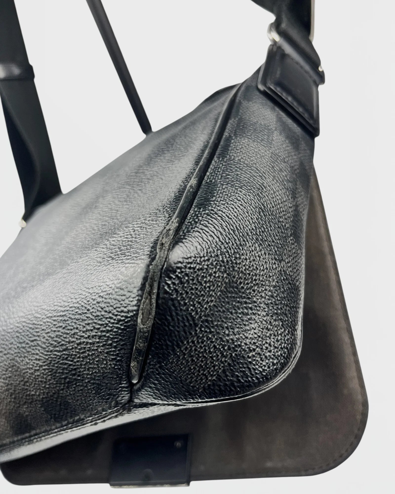 Louis Vuitton damier sacoche