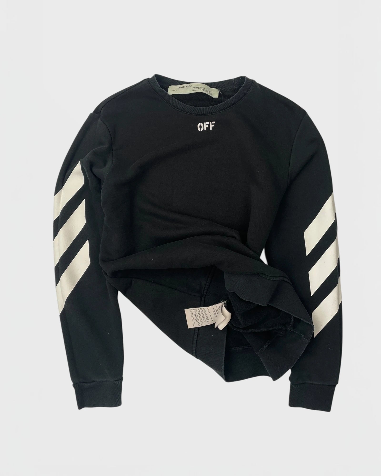Off-white pull