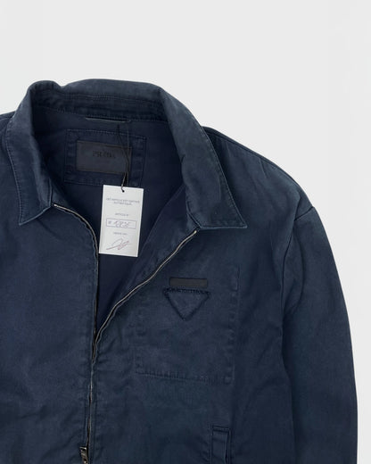 Prada veste en jeans