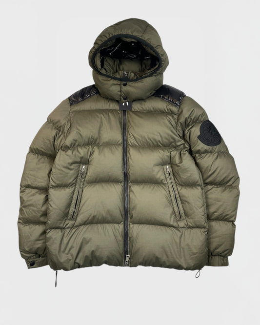 Moncler doudoune / puffer jacket (L)