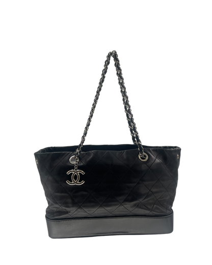 Chanel Sac à main en cuir noir