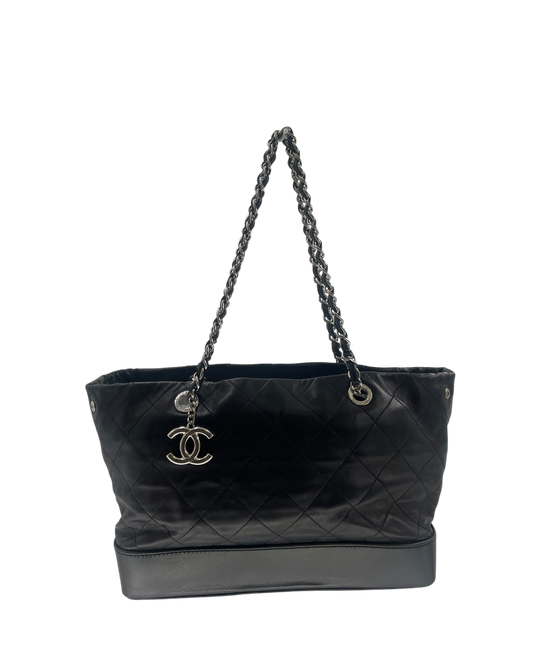 Chanel Sac à main en cuir noir