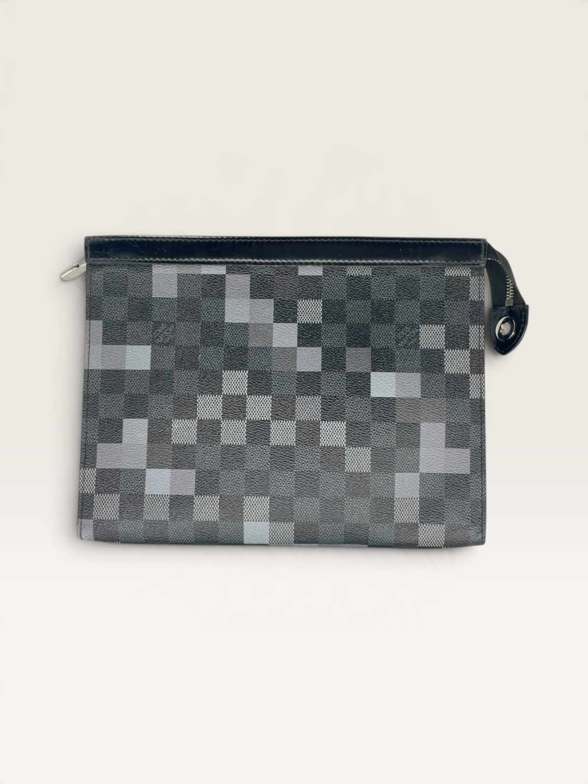 Louis vuitton pochette de voyage damoflage