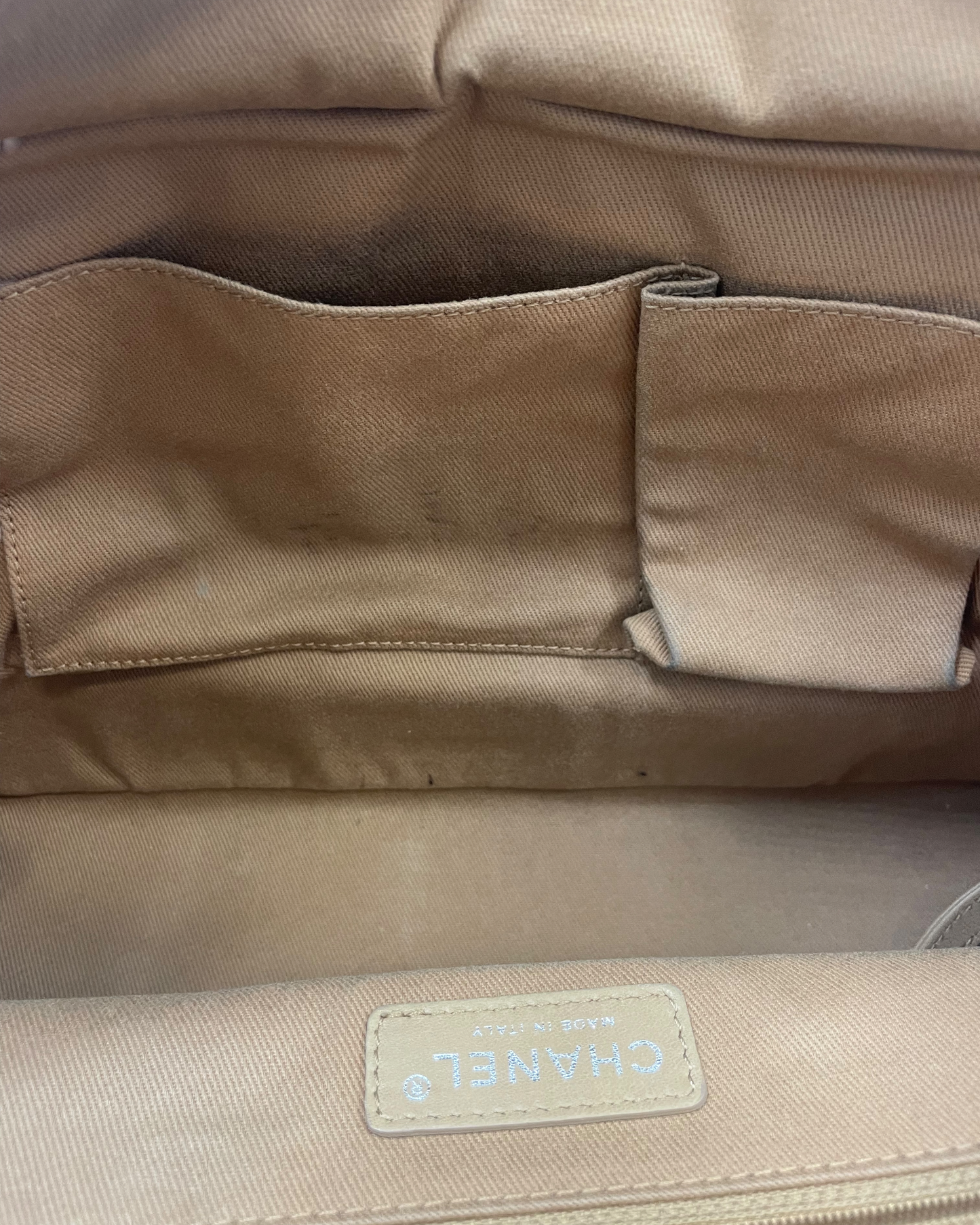 Chanel Sac à main en cuir noir