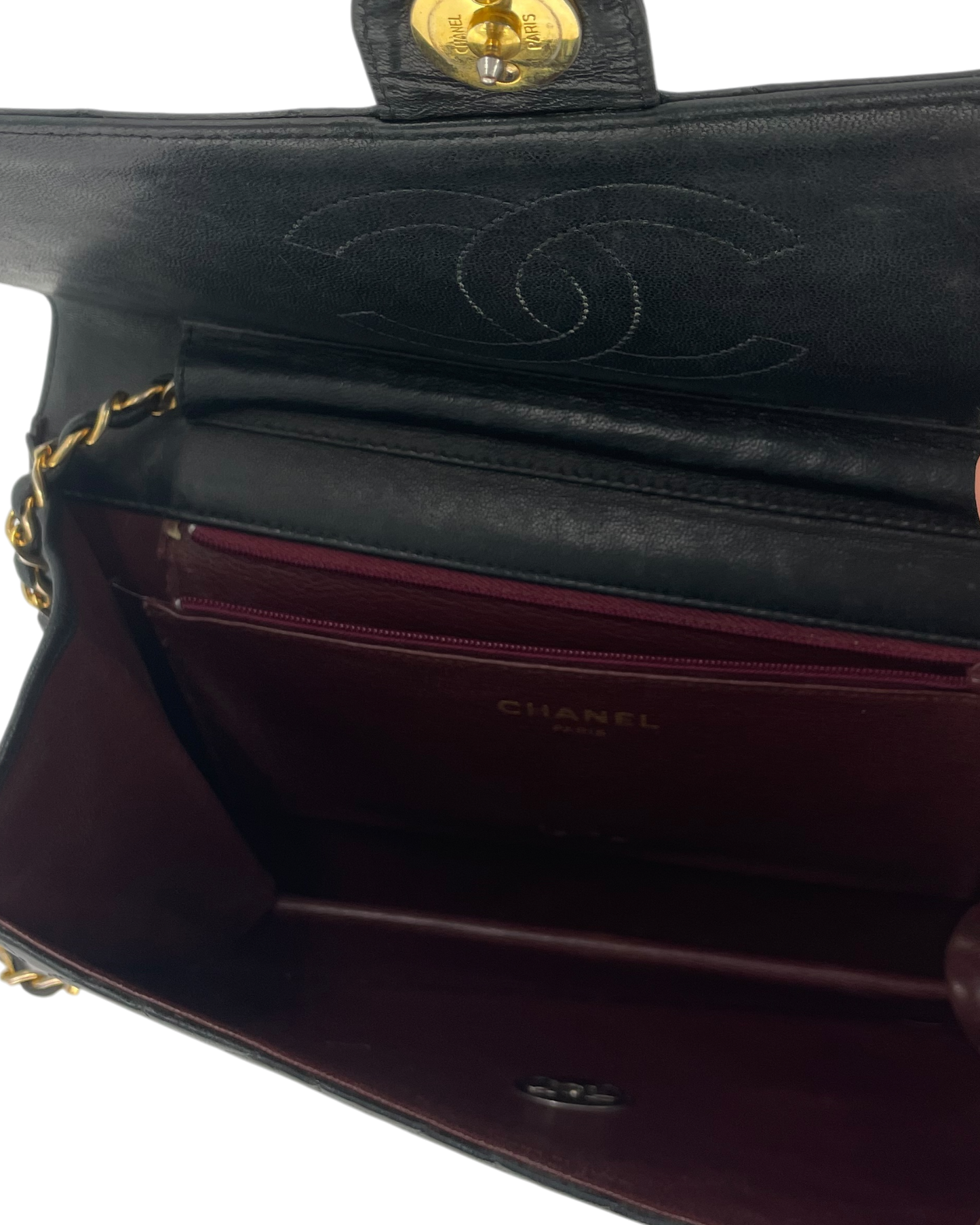 Chanel sac bandoulière cuir noir