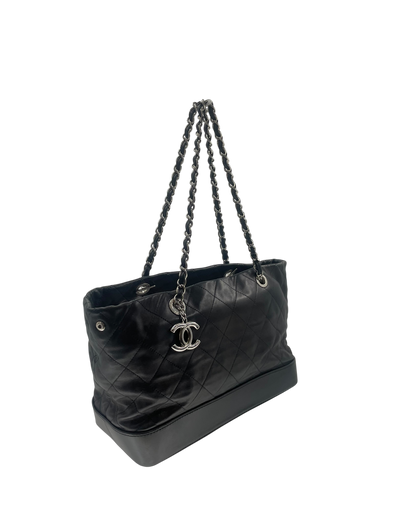 Chanel Sac à main en cuir noir
