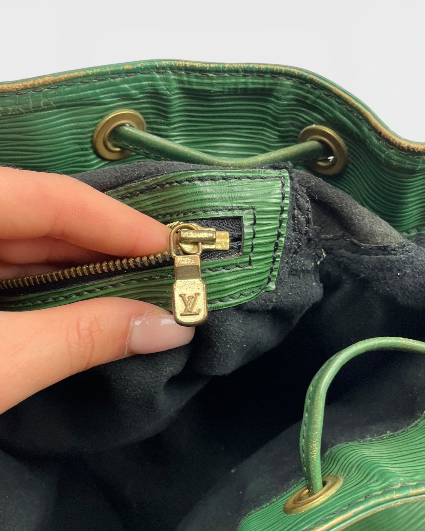 Louis Vuitton sac / epi bucket bag