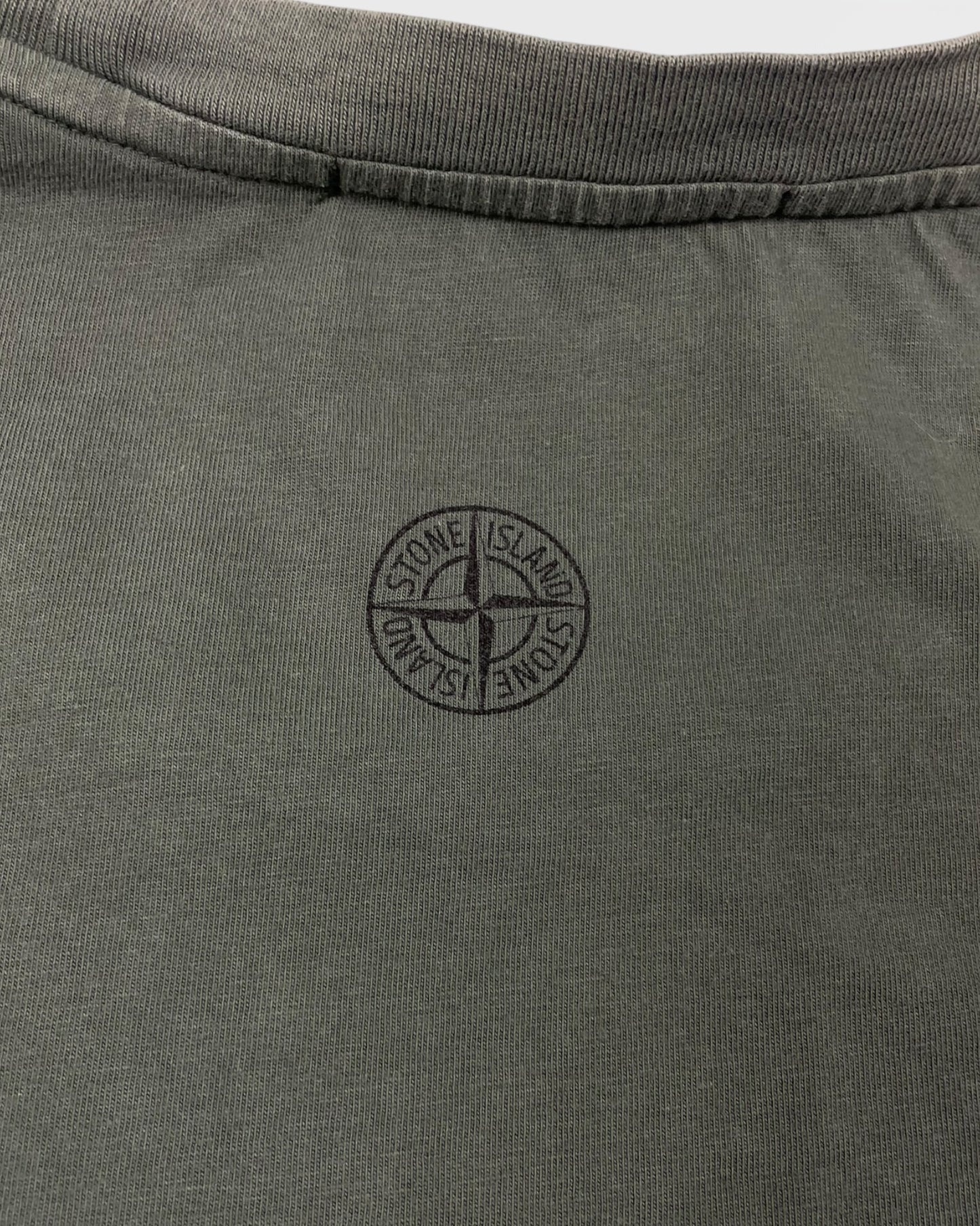 Stone island t-shirt  (L)