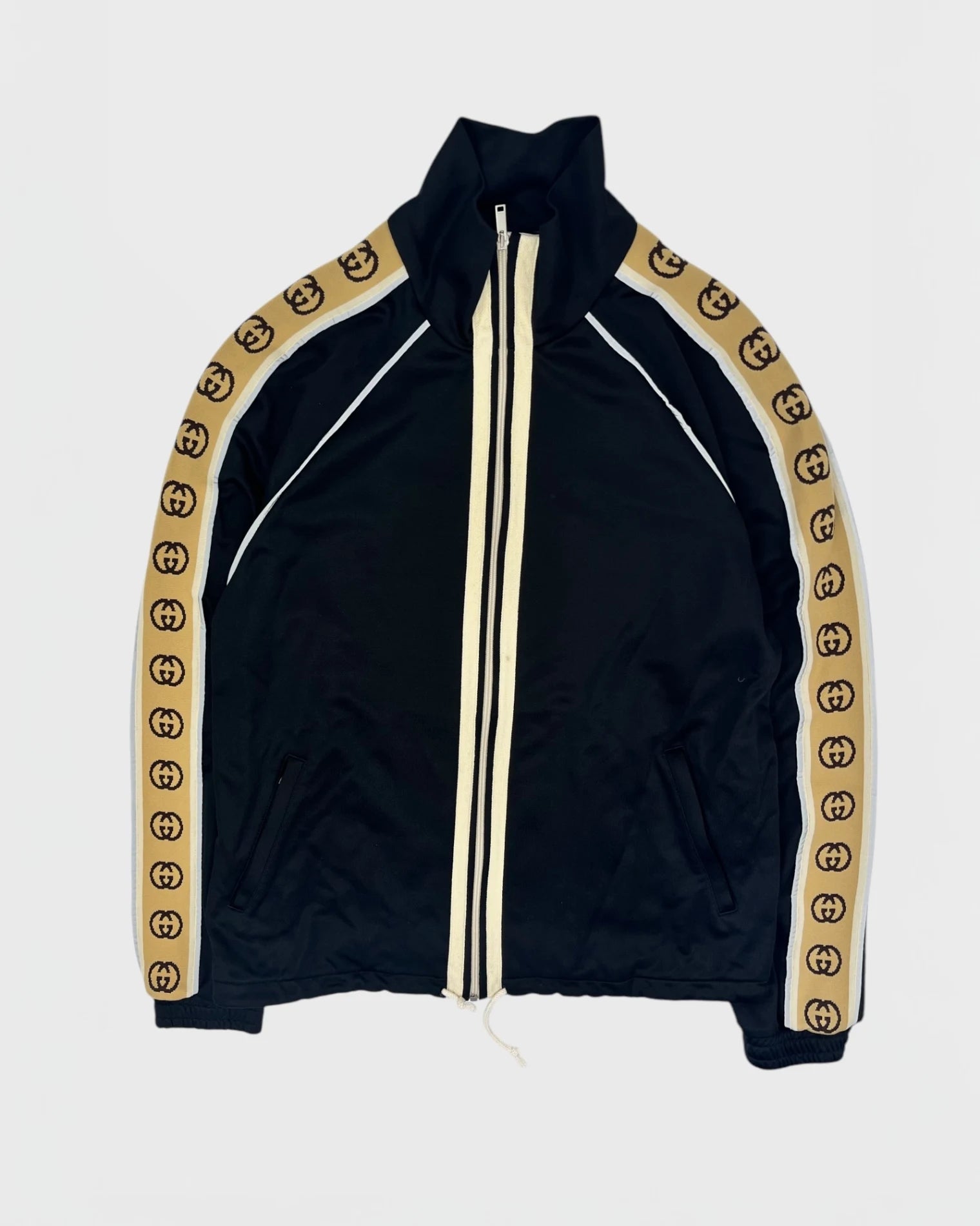 Gucci veste
