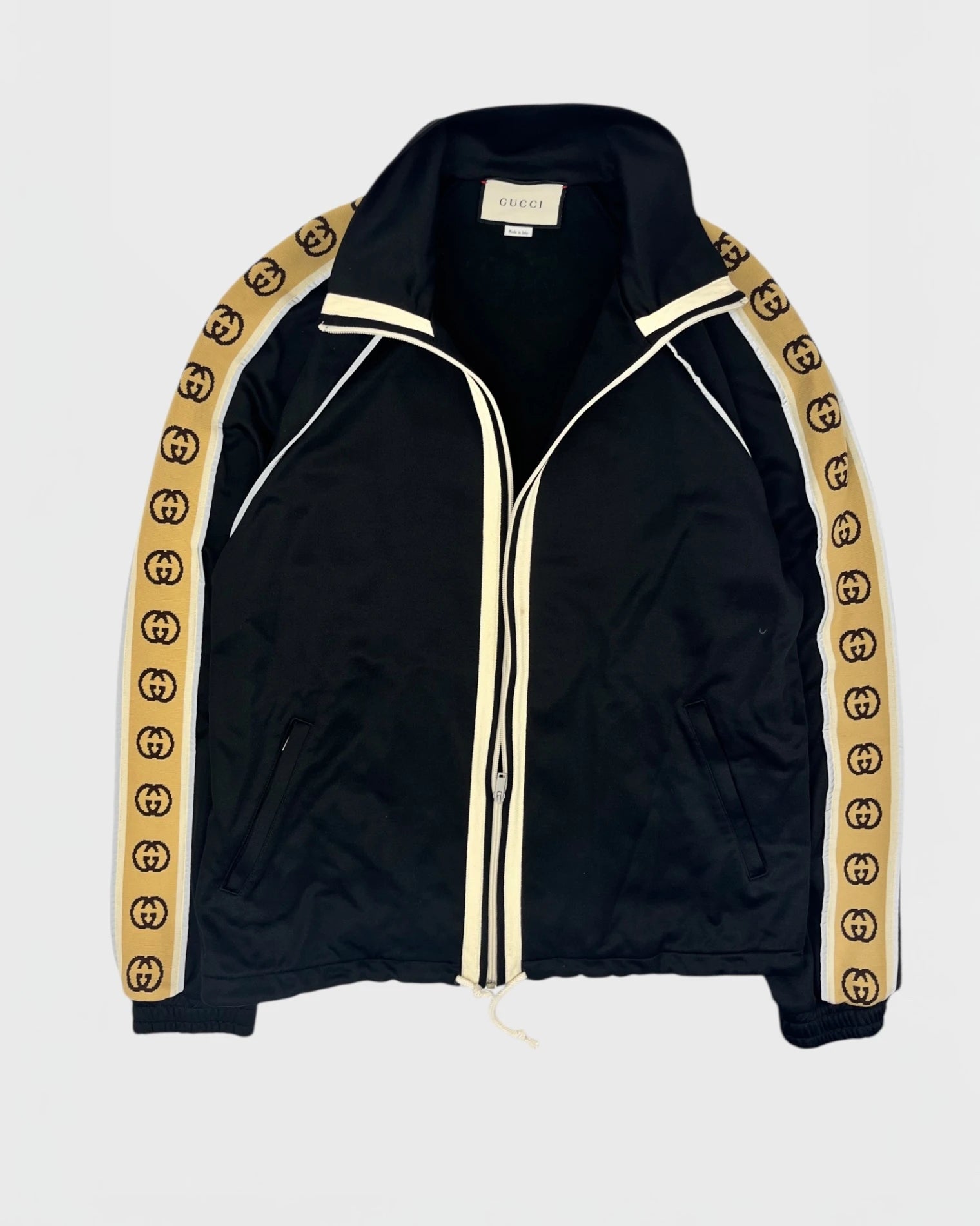 Gucci veste