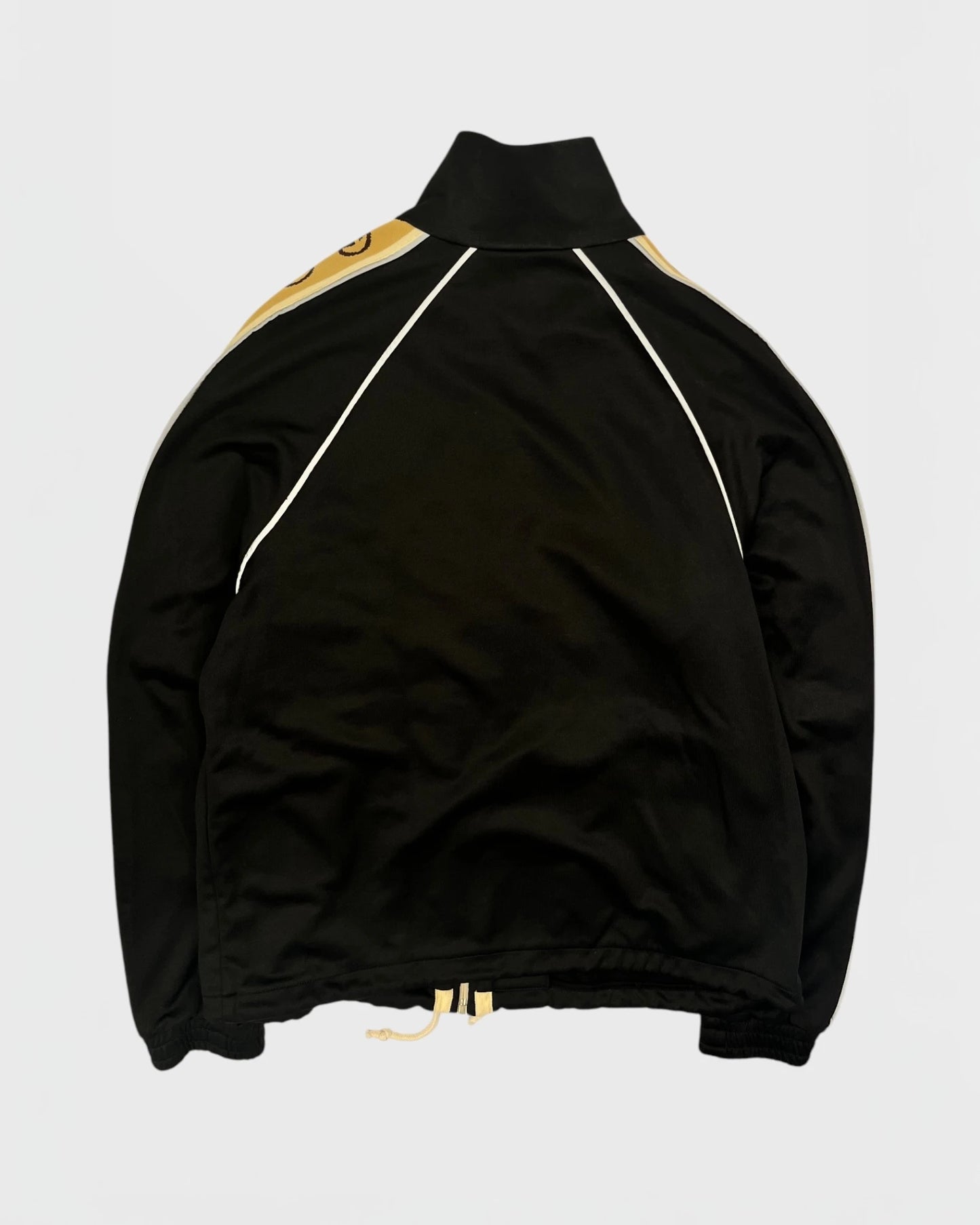 Gucci veste