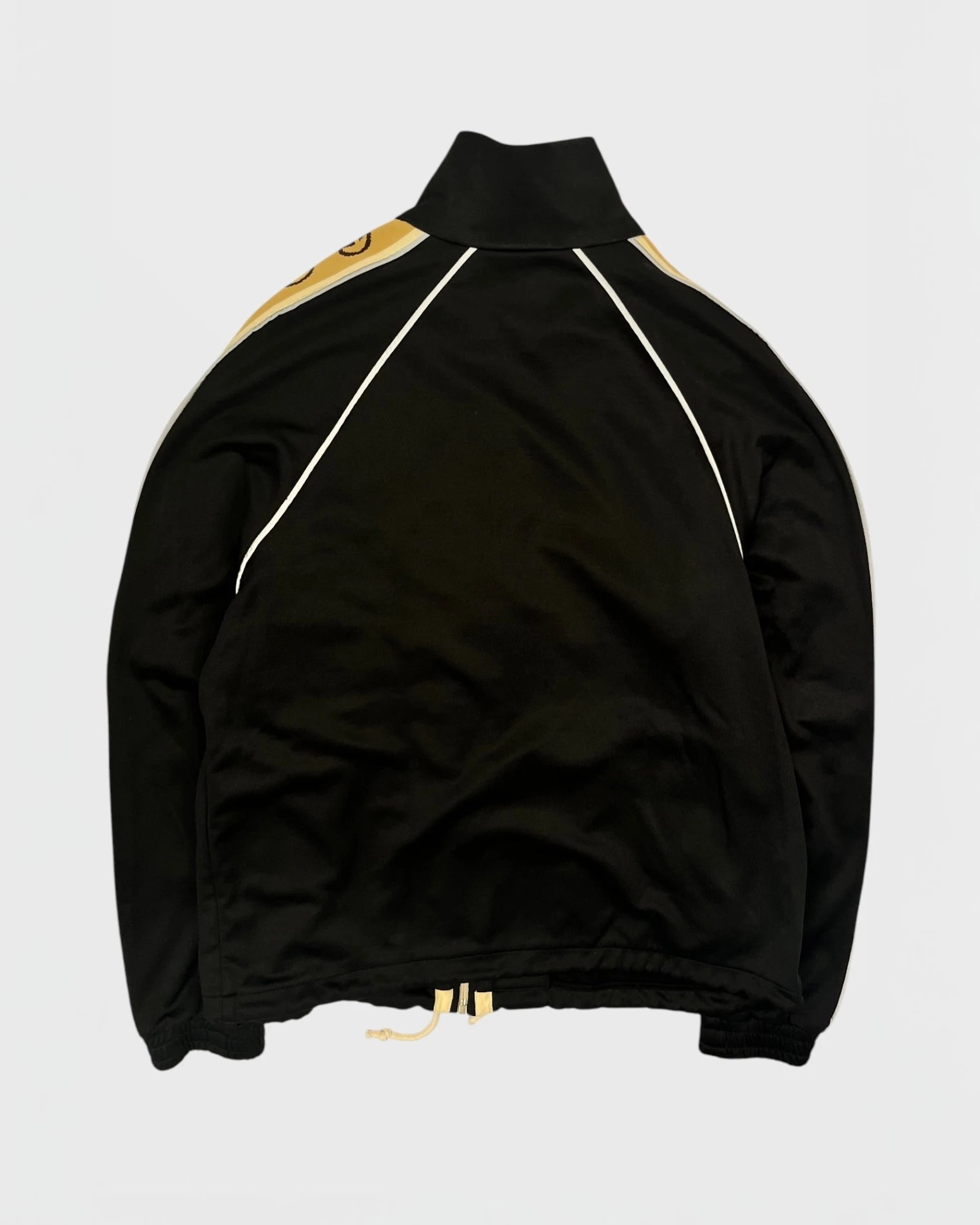 Gucci veste